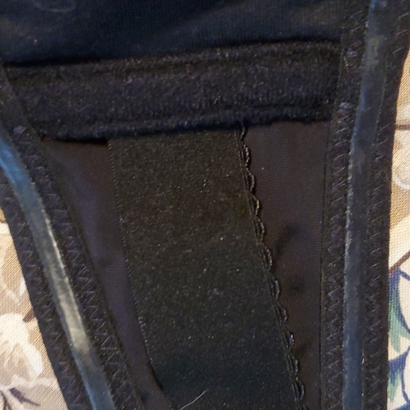 VICTORIAS SECRET BLACK STRAPLESS BRA 36C - Picture 7 of 10